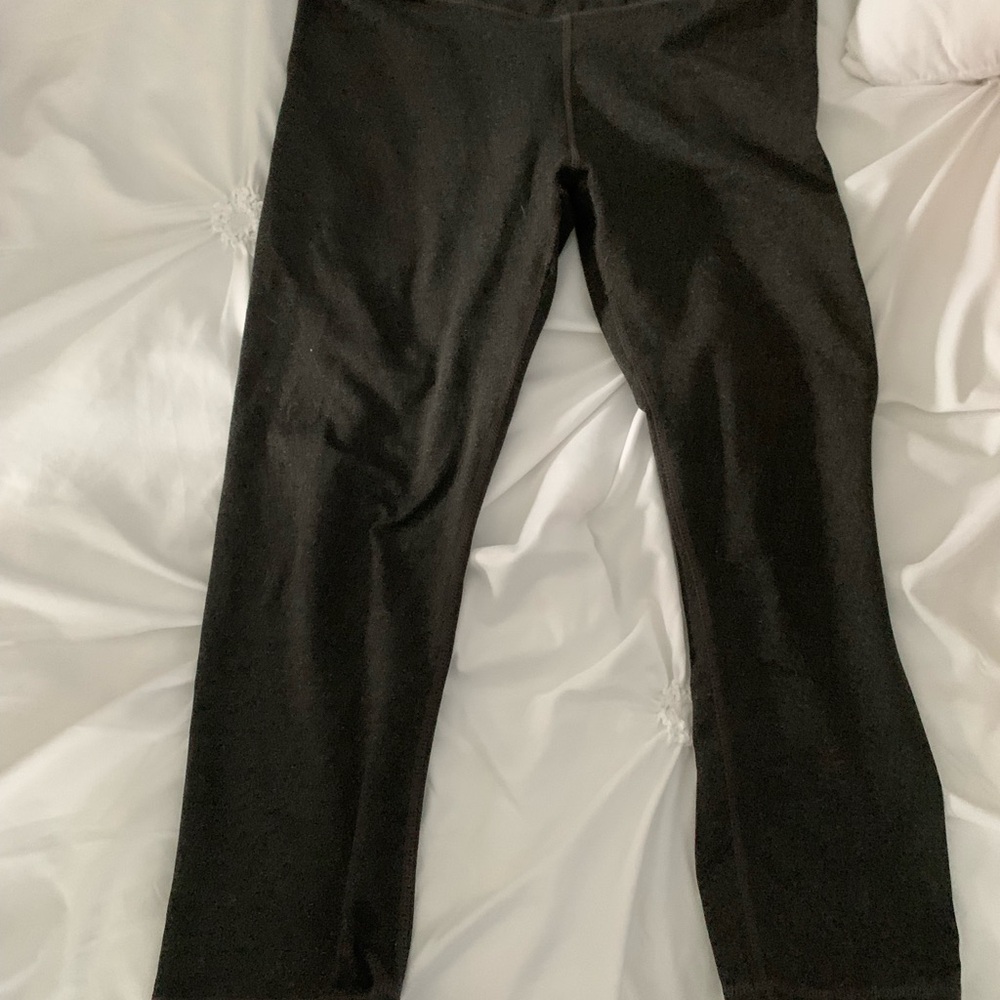 Black Form-Fitting Leggings with Smooth Finish